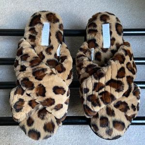 ABOUND Women Sasha Plush Criss Cross Slipper NEW